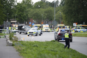 suede fusillade pres de la mosquee dorebro lun des blesses est decede