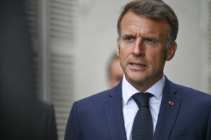 ukraine macron la paix uniquement avec des garanties de securite inconditionnelles pour kiev