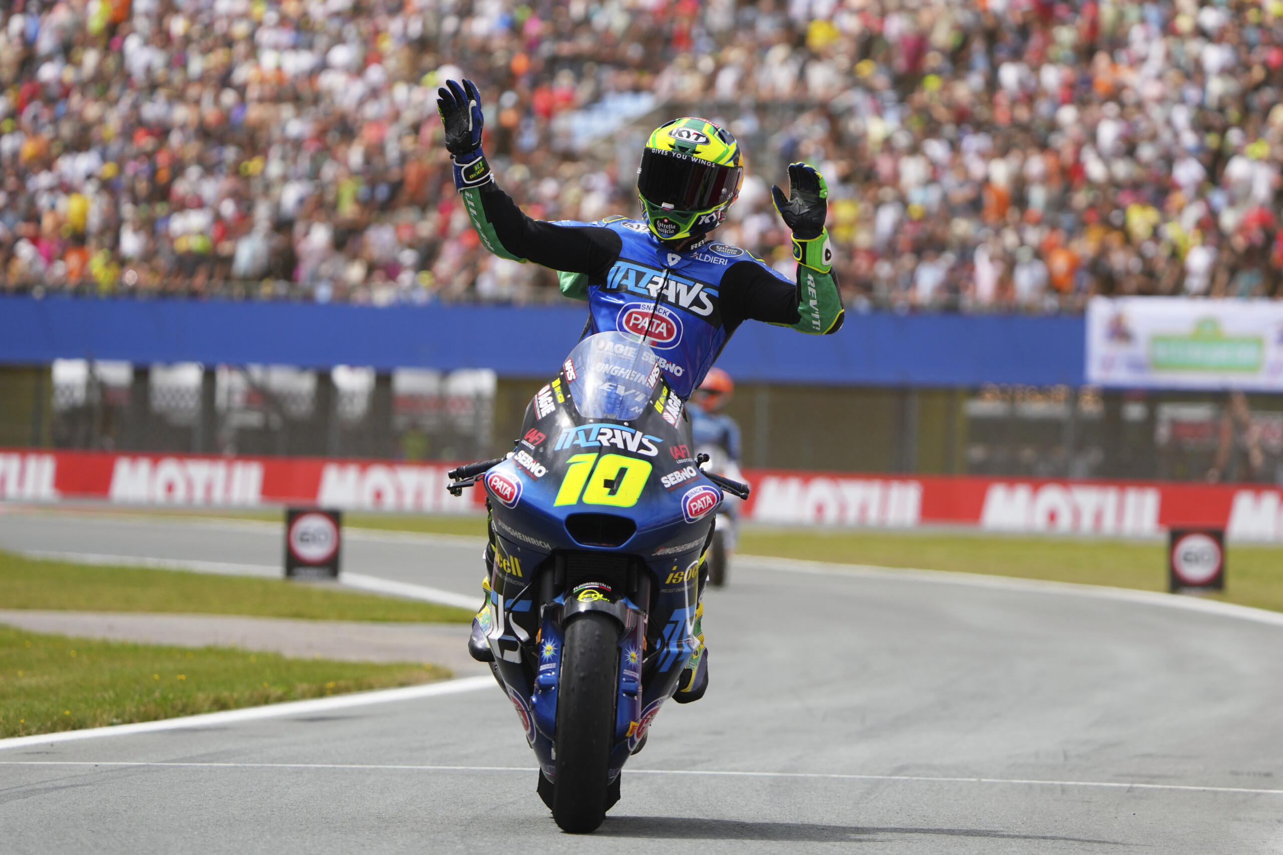 moto2 moreira remporte le grand prix dautriche vietti troisieme scaled