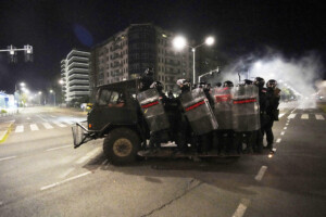 serbie manifestations contre le president vucic affrontements a belgrade