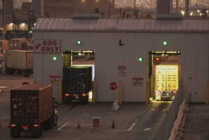 exportations eurostat le surplus commercial de lue tombe a 8 milliards en juin