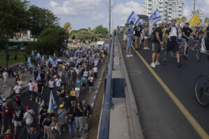 israel organisateurs 500 000 personnes dans les rues de tel aviv pour laccord