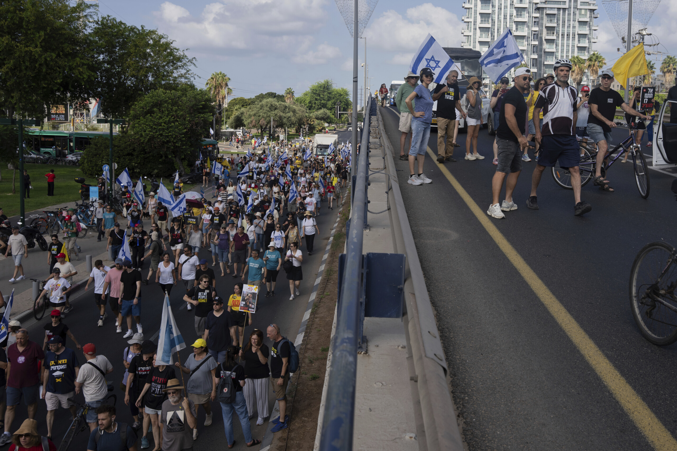 israel organisateurs 500 000 personnes dans les rues de tel aviv pour laccord scaled
