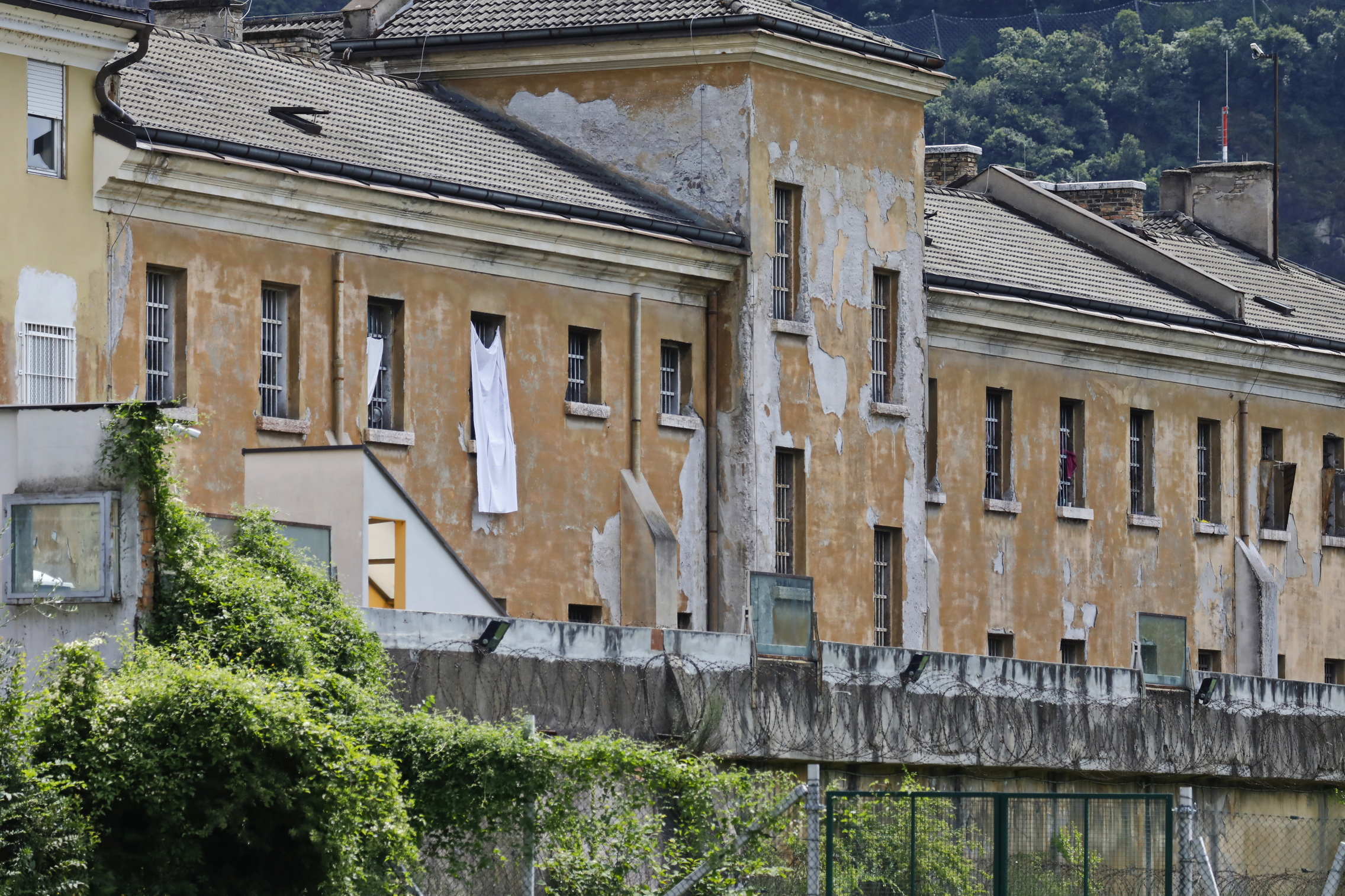 prisons lun des deux evades de bolzano a ete retrouve