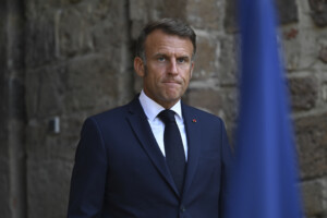 ukraine lavion de macron en route vers washington