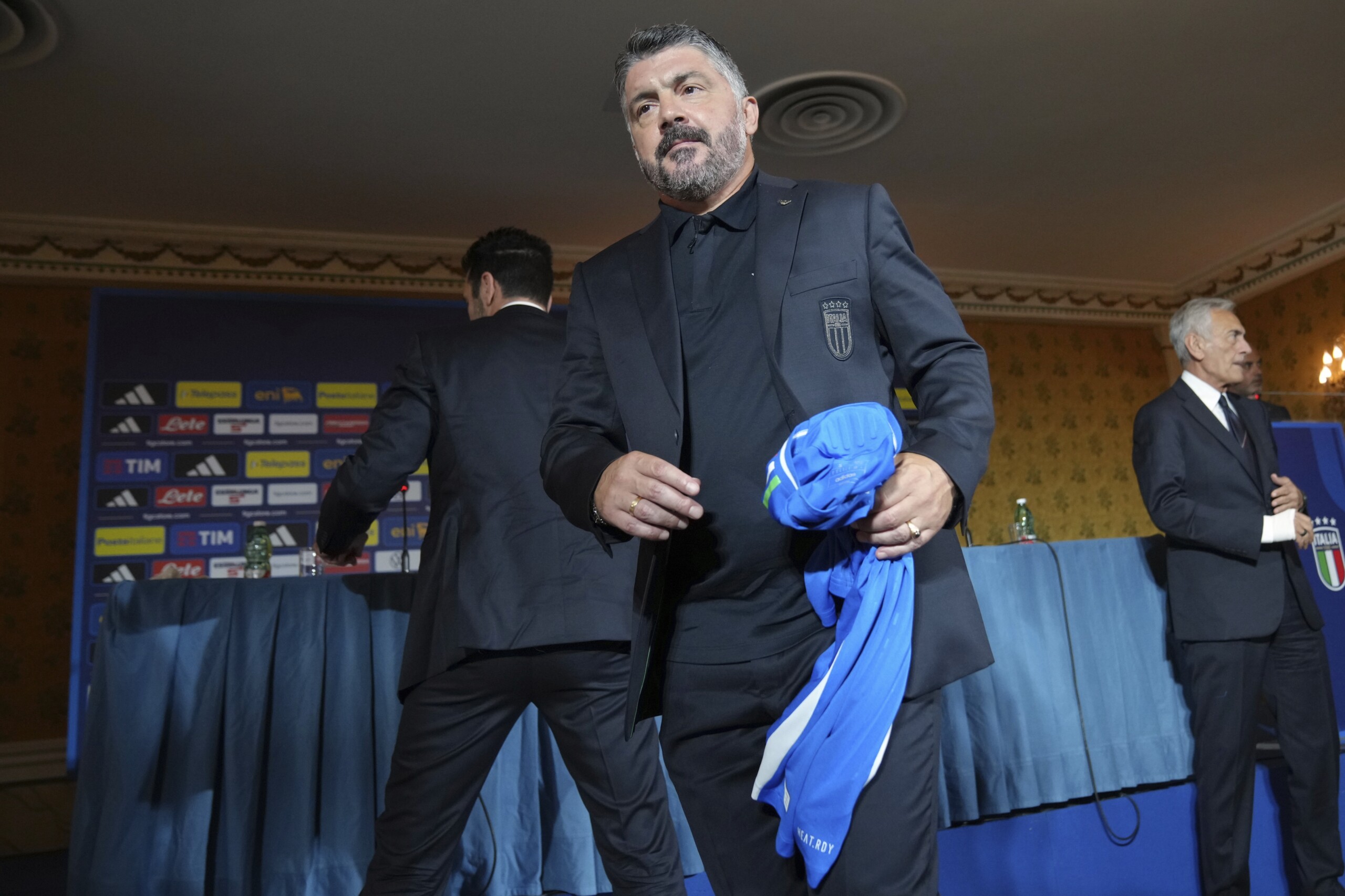 football equipe nationale gattuso en visite a latalanta avec buffon a zingonia scaled