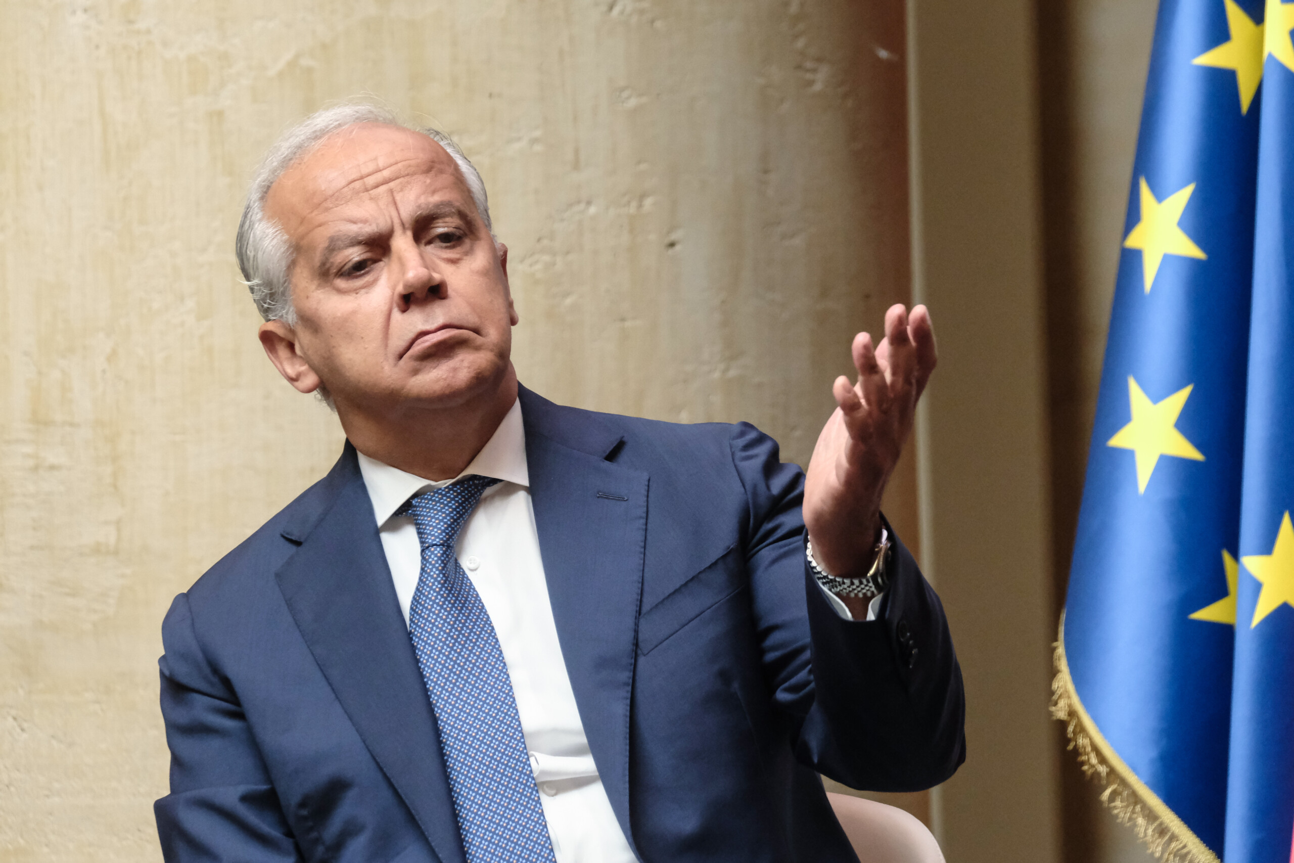 taser piantedosi polemiques infondees cest un outil indispensable scaled