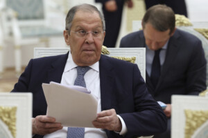 ukraine lavrov ouverts a toute rencontre bilaterale ou trilaterale