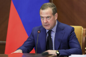 ukraine medvedev la russie nacceptera pas les troupes de lotan comme garantie de securite