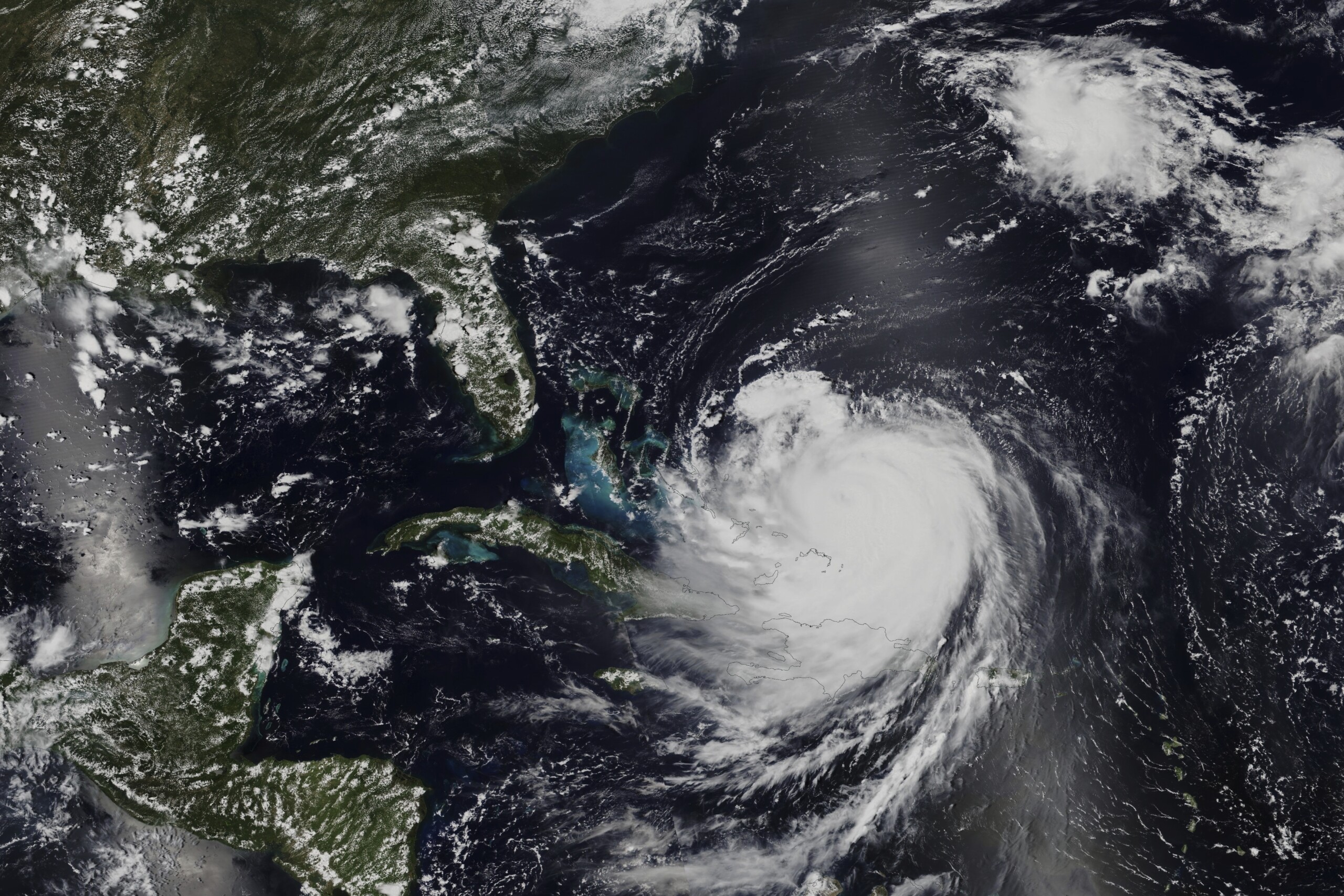 etats unis louragan erin sapproche de la cote est vents violents et inondations scaled
