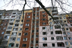 ukraine un mort et deux blesses apres un raid russe a lviv