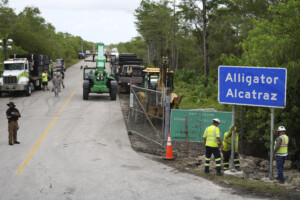etats unis un juge federal ordonne la fermeture du centre alligator alcatraz