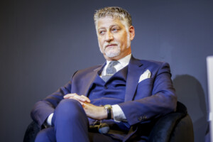 leoncavallo giuli expulser casapound non si elle respecte les criteres de legalite