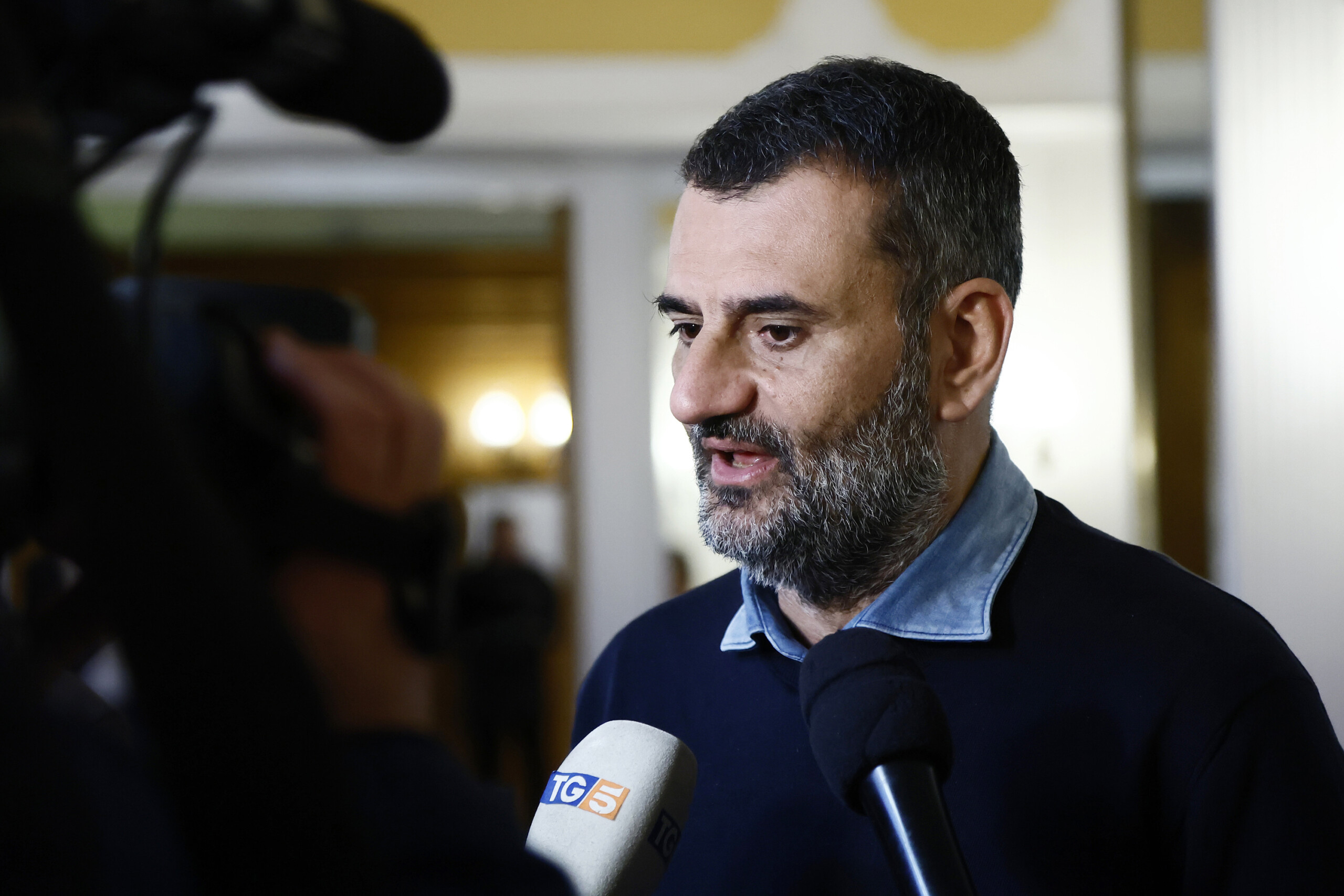 pouilles decaro pret a me presenter je veux etre un president libre scaled