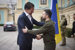 ukraine alerte aerienne a kiev pendant la visite de rutte