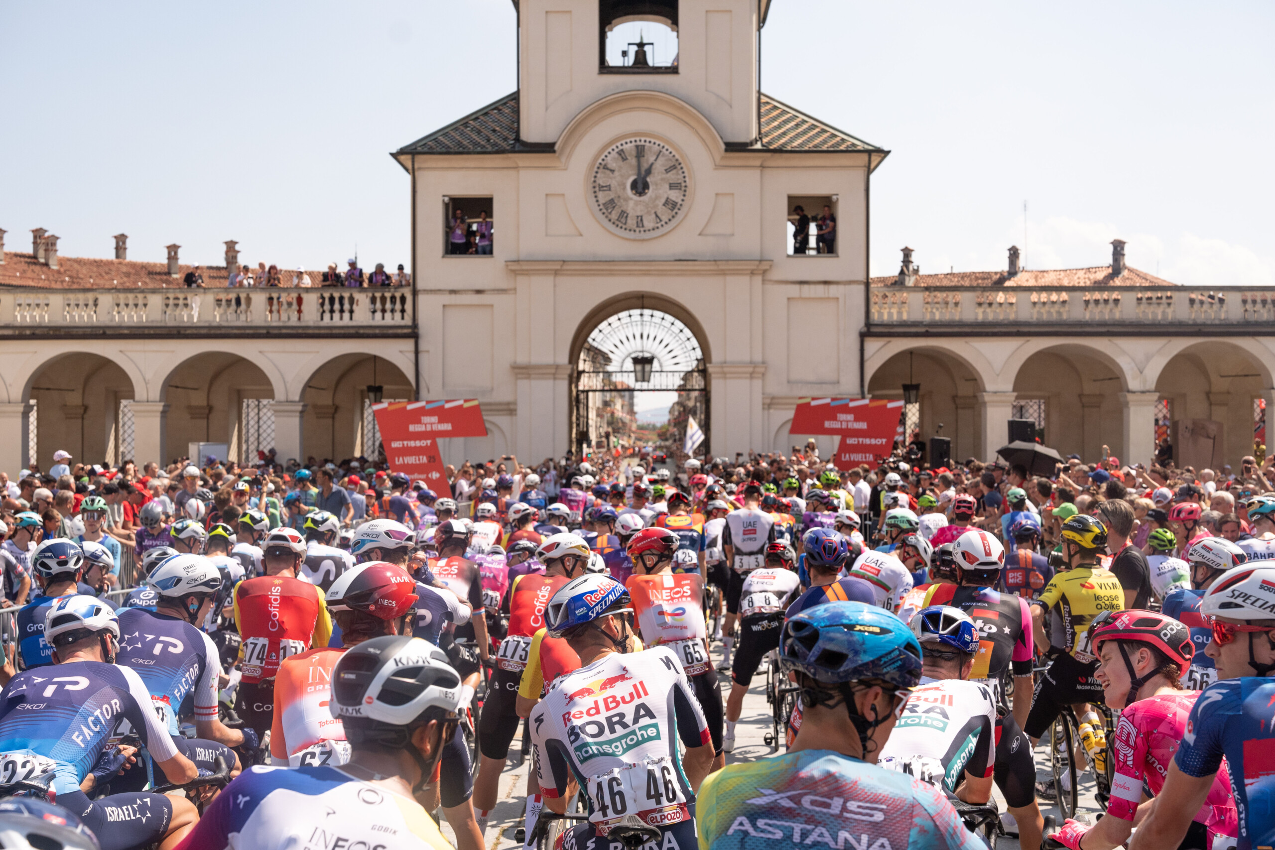 cyclisme vuelta philipsen remporte la 1re etape a novare scaled