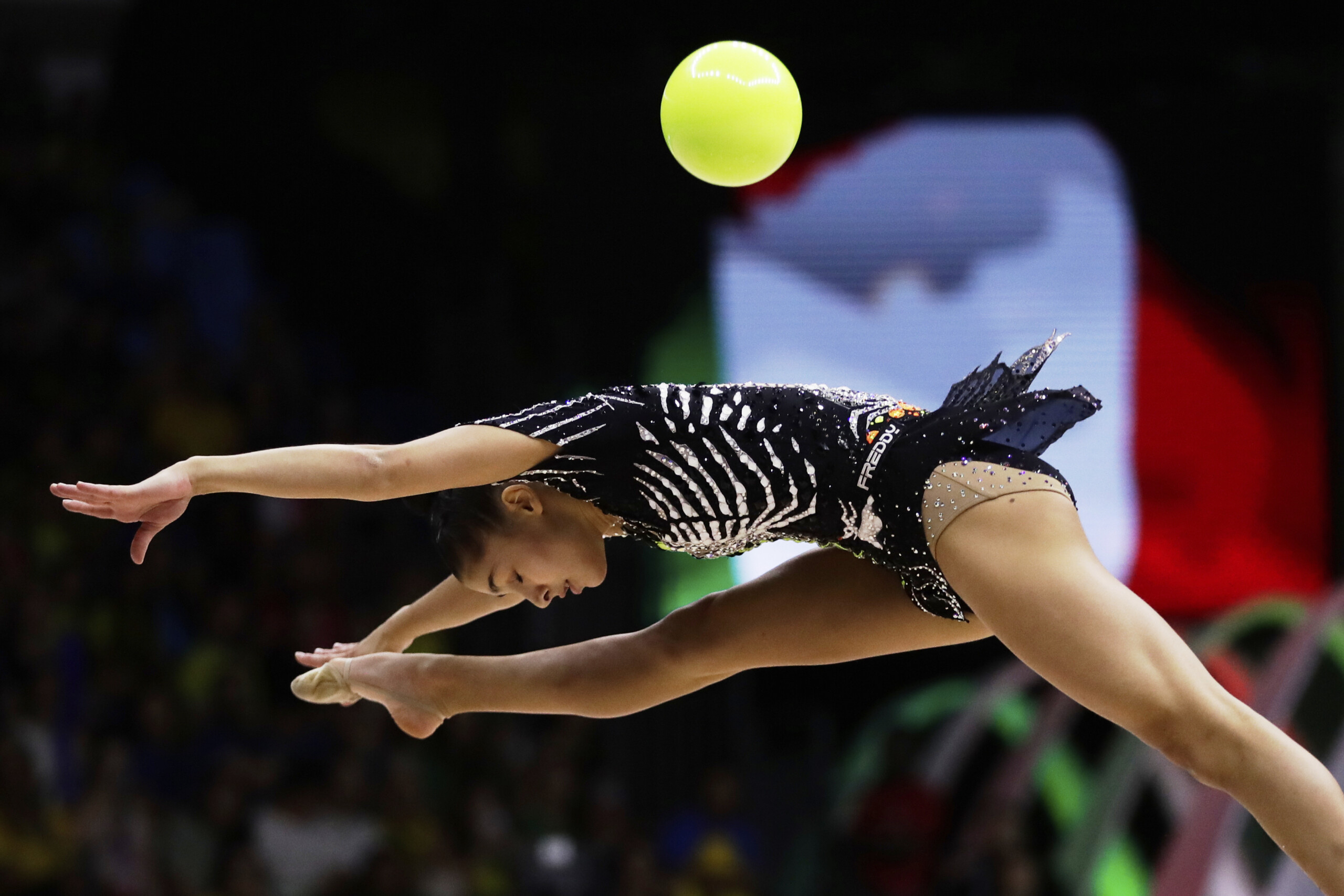 gymnastique rythmique mondiaux raffaeli en bronze au ballon scaled