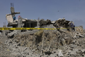 yemen houthis au moins 2 morts et 35 blesses lors des frappes israeliennes
