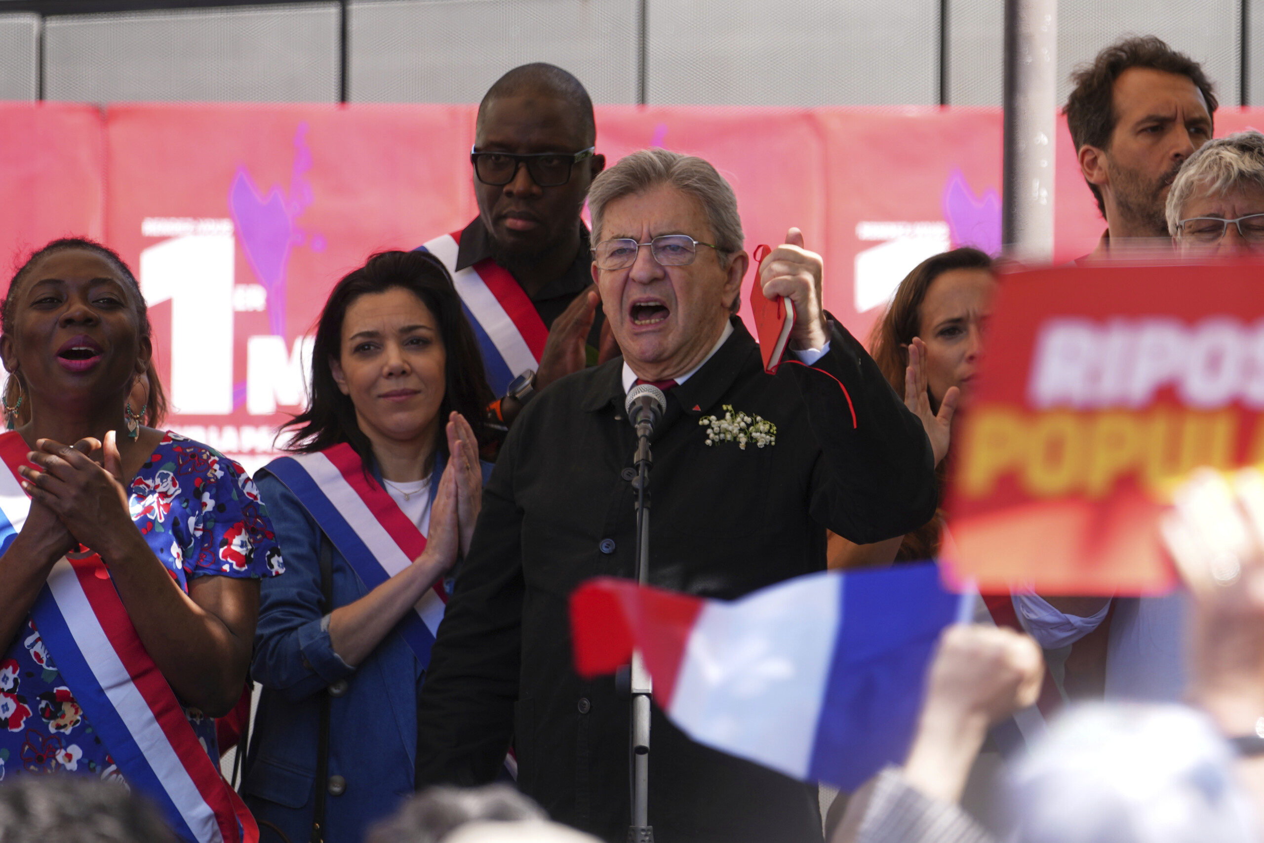 france melenchon le 23 septembre nous presenterons une motion visant a destituer macron scaled