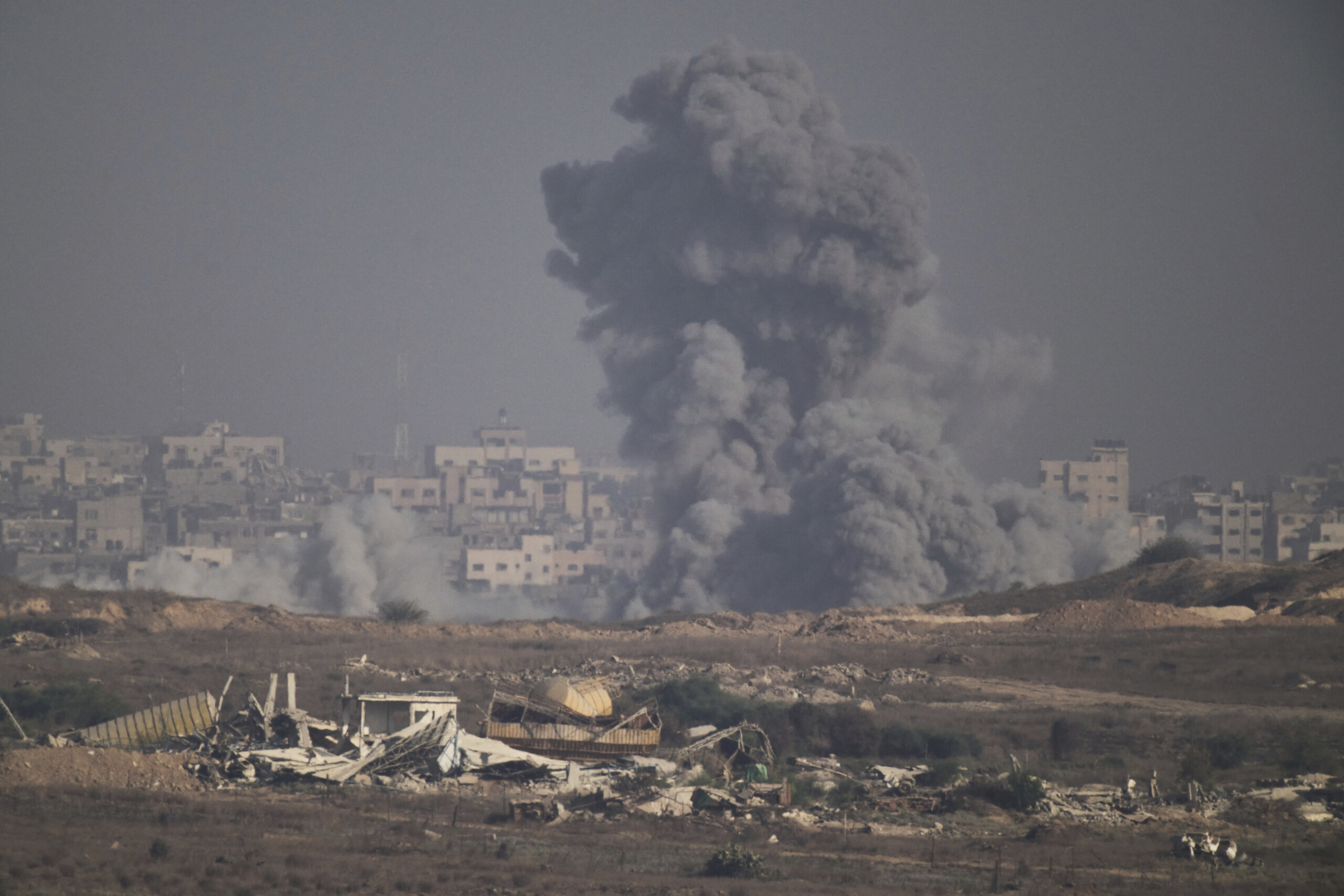 gaza les medias rapportent 27 morts dans des raids israeliens depuis laube scaled