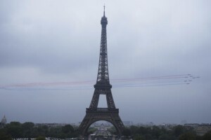 france ils voulaient attaquer des synagogues et la tour eiffel deux adolescents inculpes