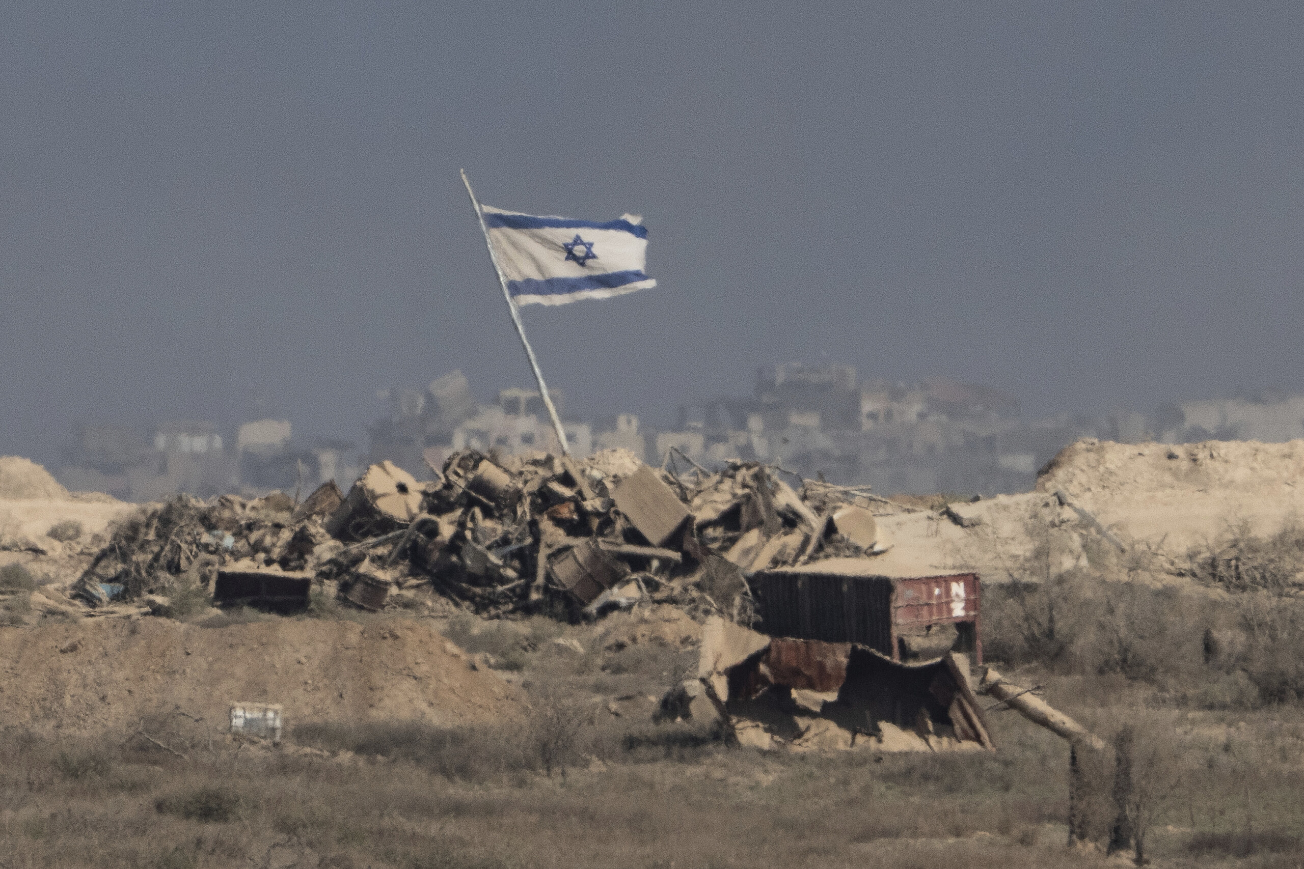 gaza des raids israeliens tuent 21 palestiniens la crise humanitaire saggrave scaled