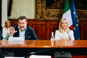 reunion a rimini appel telephonique entre meloni et salvini focus sur les infrastructures et le plan logement