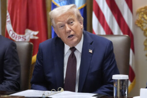 trump contre soros il soutient des manifestations violentes il doit etre poursuivi