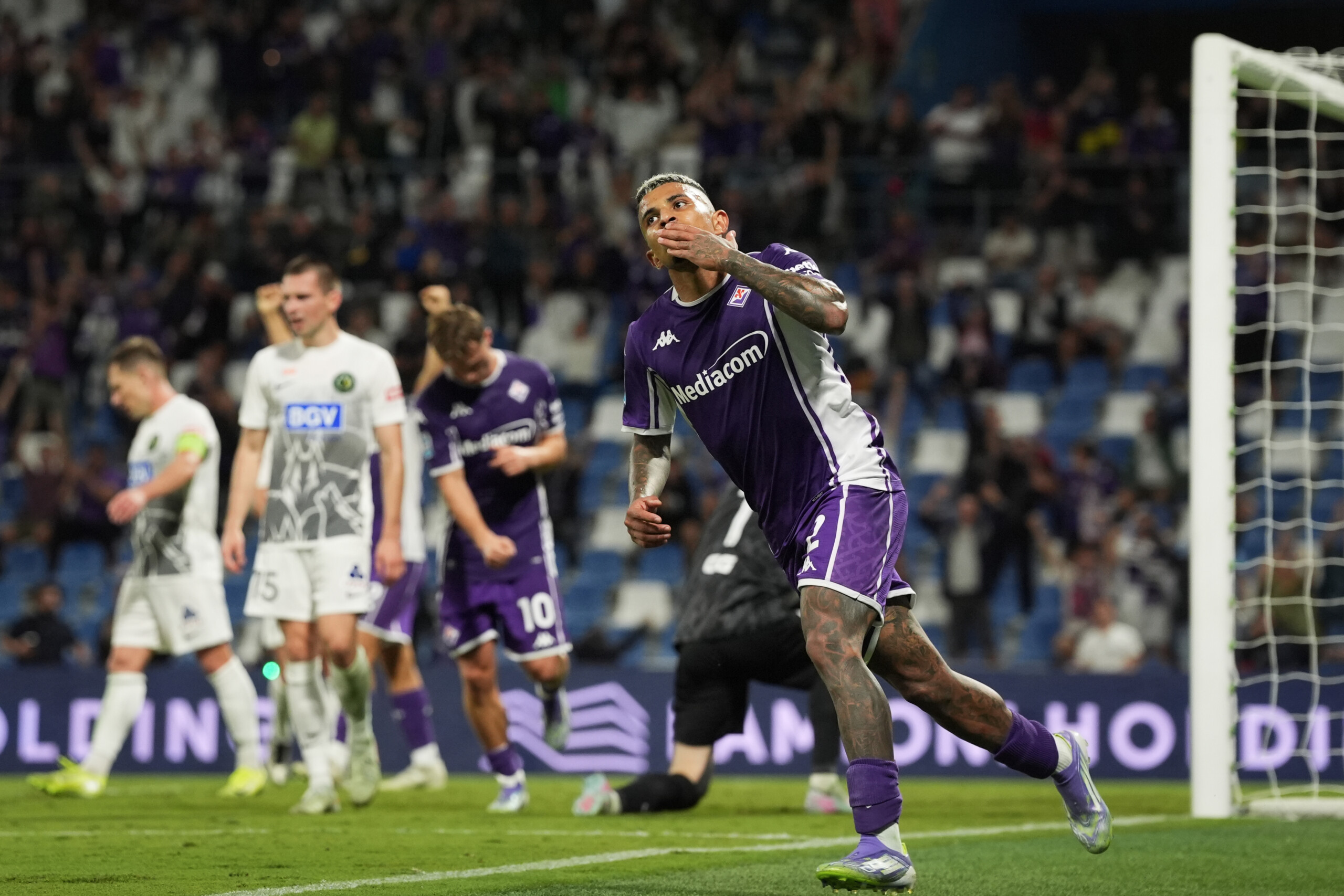 conference league fiorentina polissya 3 2 les viola se qualifient pour la phase de groupes scaled
