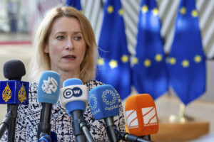 ukraine kallas convoque lenvoye russe apres lattaque contre la delegation de lue a kiev