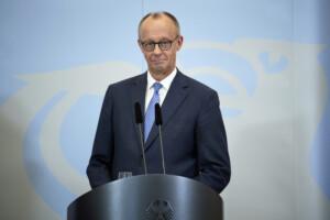 ukraine merz condamne les attaques contre kiev la cruaute du regime russe sintensifie