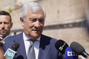 ukraine tajani un acte grave de violence de la russie litalie en premiere ligne pour la paix