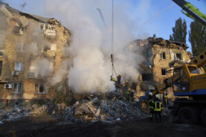 ukraine le nombre de victimes des raids russes sur kiev seleve a 23