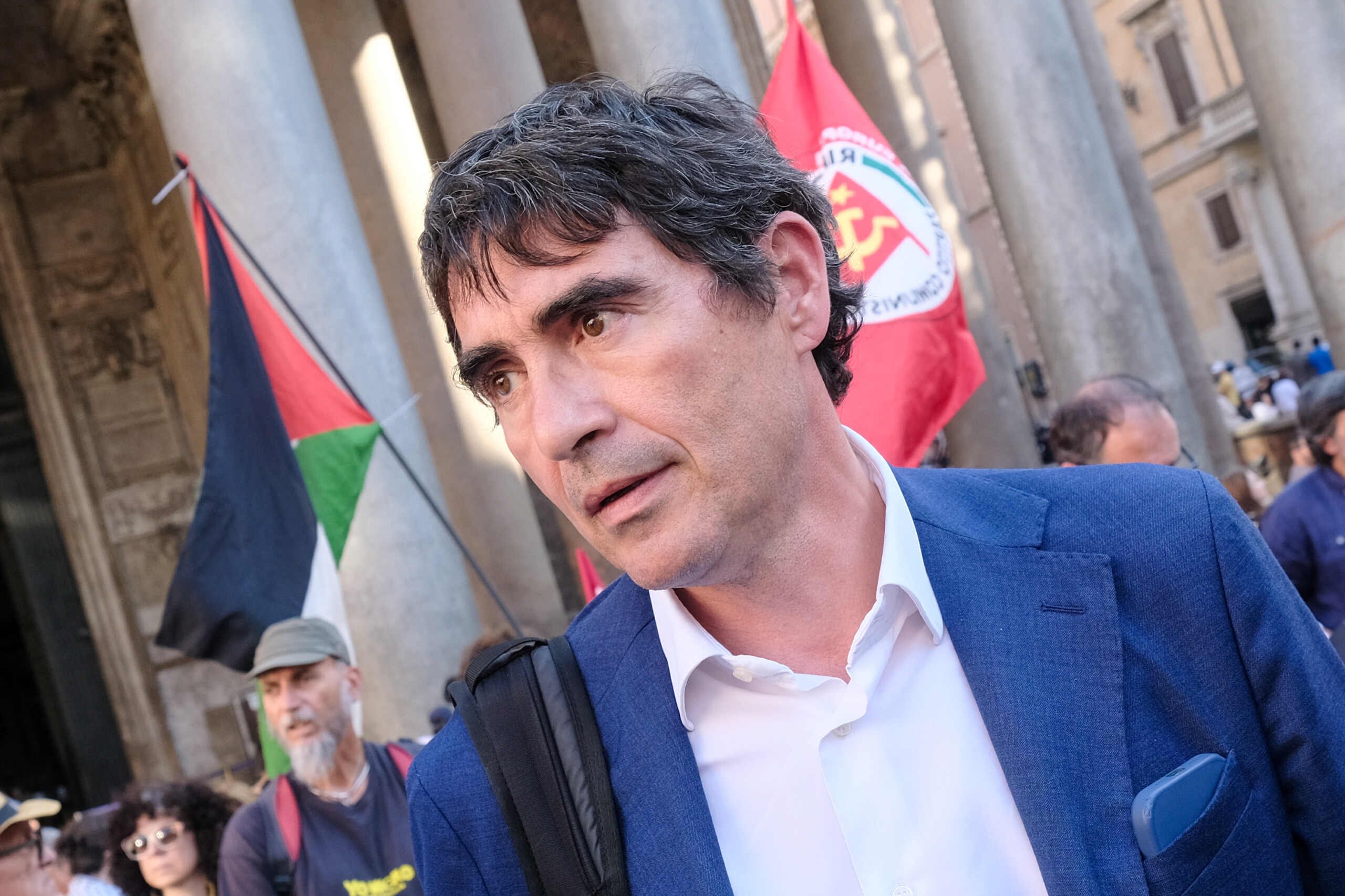 travail fratoianni les familles nen peuvent plus nous proposons debloquer les salaires scaled