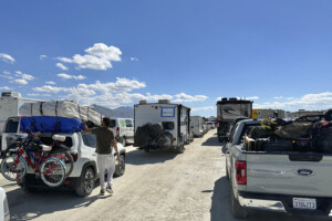 un homme retrouve mort au festival burning man enquete pour homicide