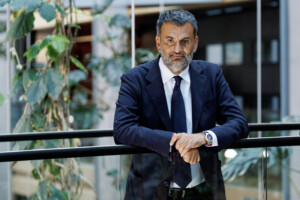 elections regionales dans les pouilles decaro je remercie emiliano jespere que vendola fera preuve de la meme generosite
