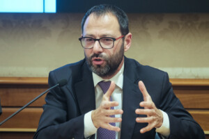 gaza patuanelli m5s le gouvernement doit garantir la securite des italiens a bord de la flottille