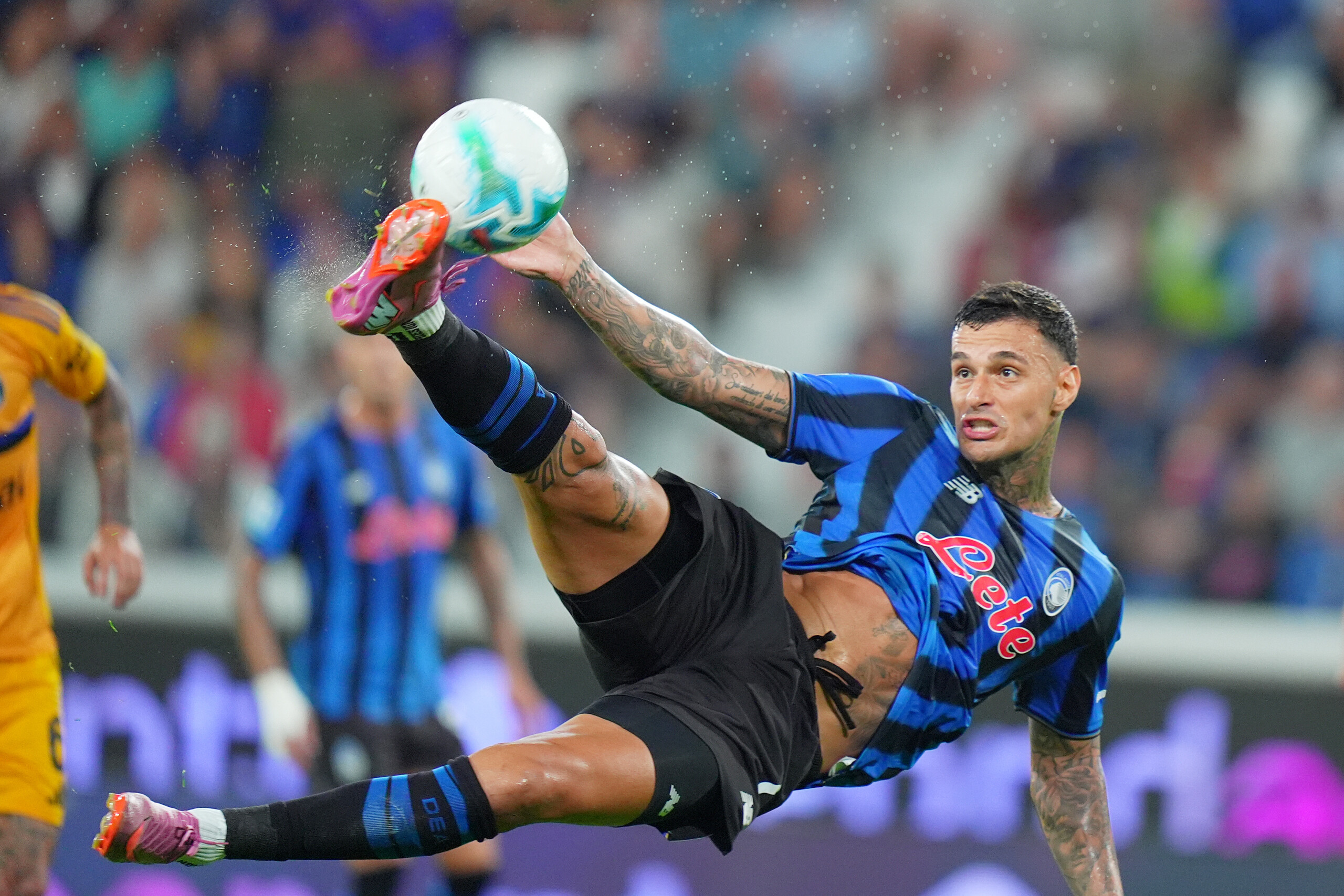 football equipe nationale scamacca indisponible quitte le stage des azzurri scaled