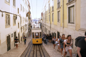 portugal suspension de trois funiculaires a lisbonne apres un accident