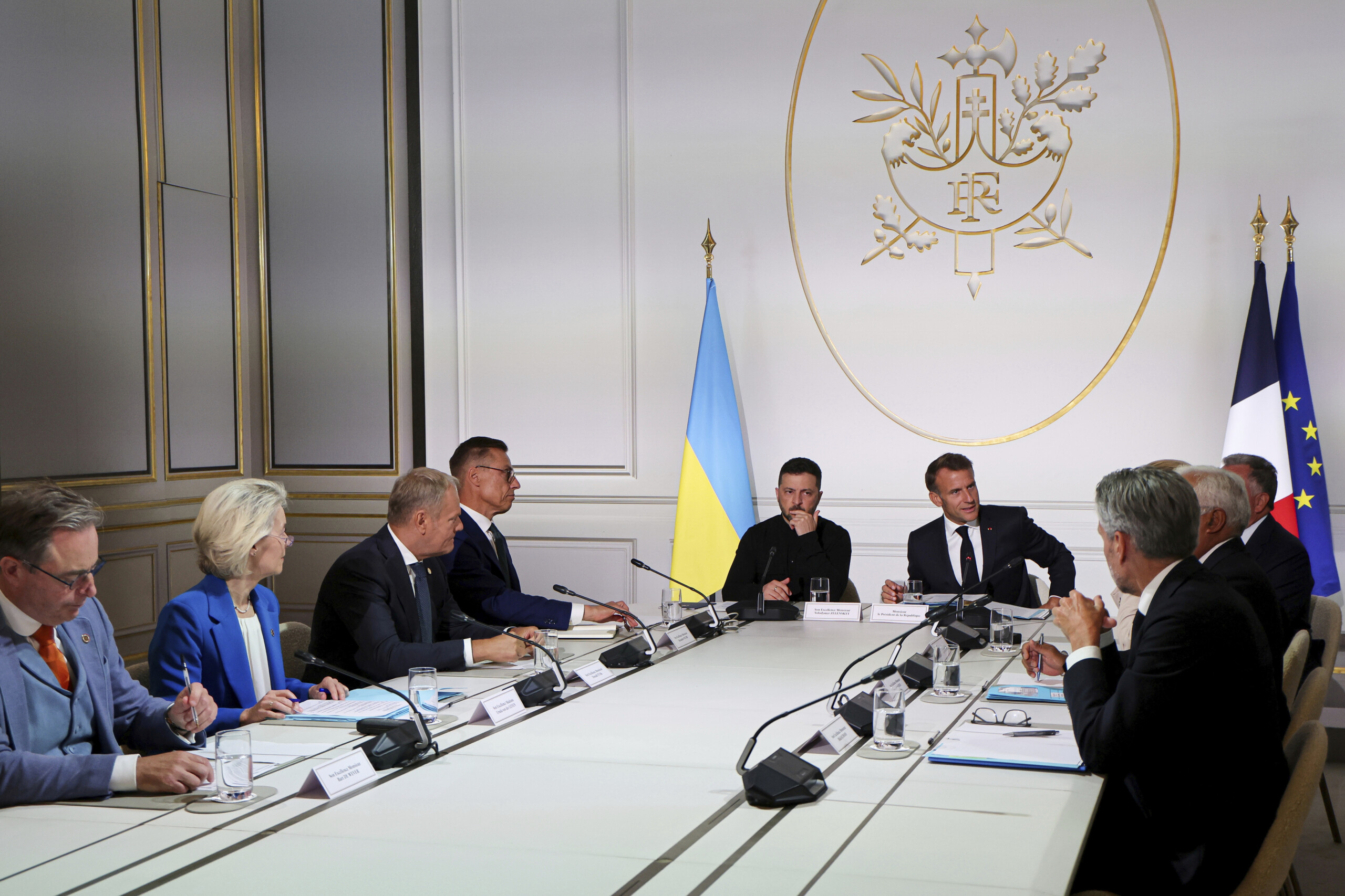 ukraine von der leyen a paris force multinationale avec le soutien des etats unis scaled