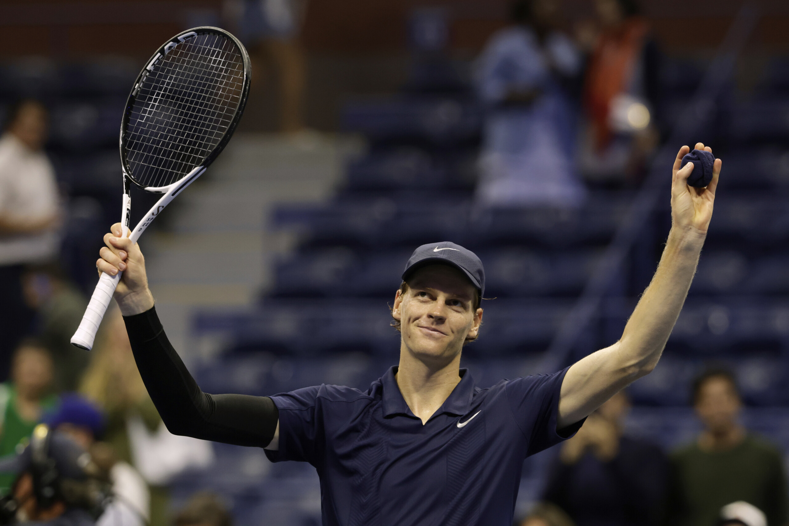 us open sinner remporte le derby contre musetti le numero 1 mondial file en demi finale scaled