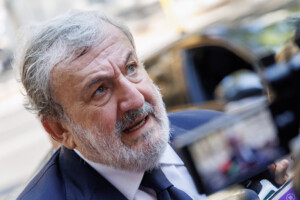 pouilles emiliano revient sur le terrain si vendola tombe je tombe aussi