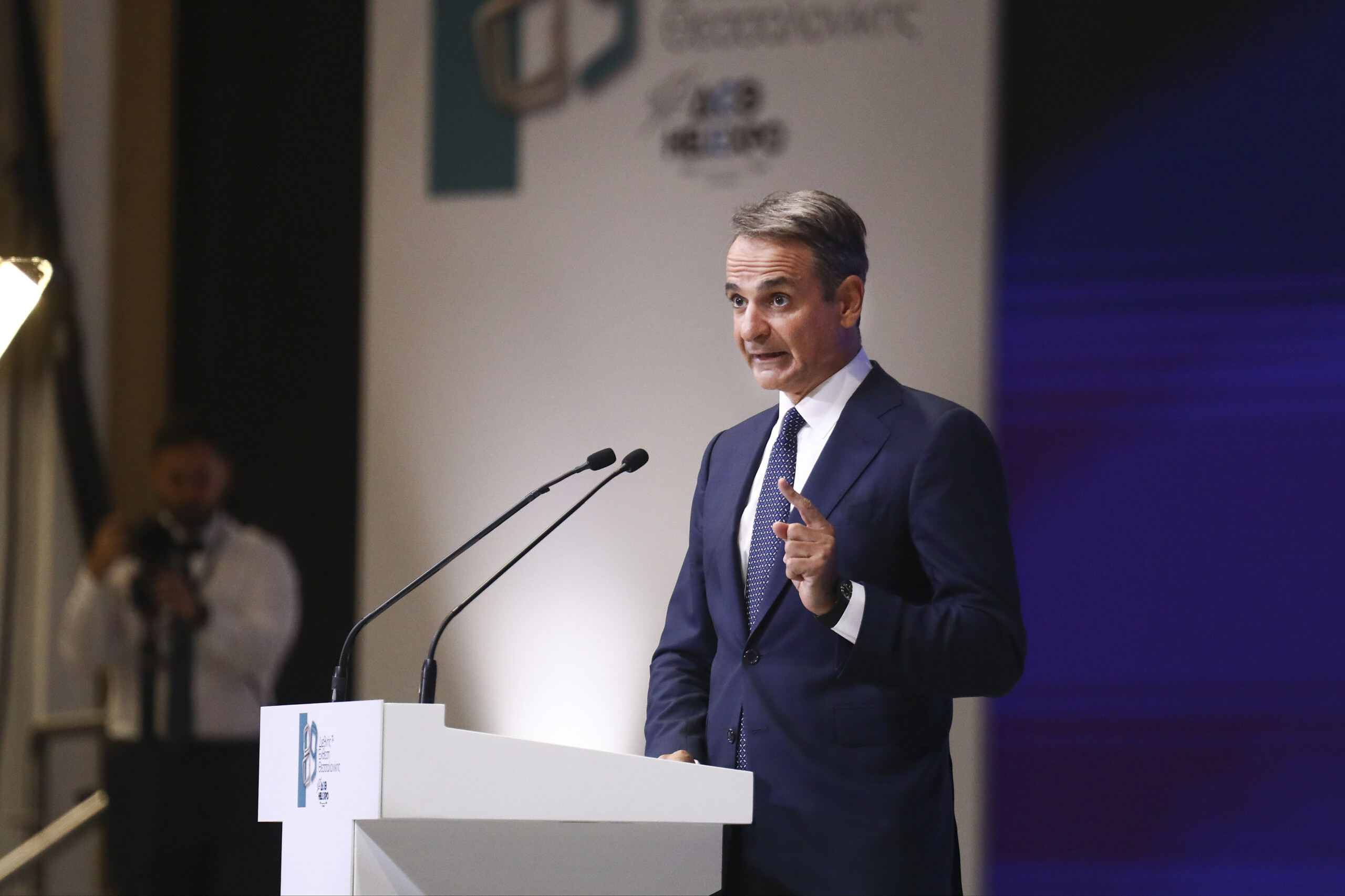 grece mitsotakis presente un vaste plan de reductions fiscales de 16 milliard deuros scaled