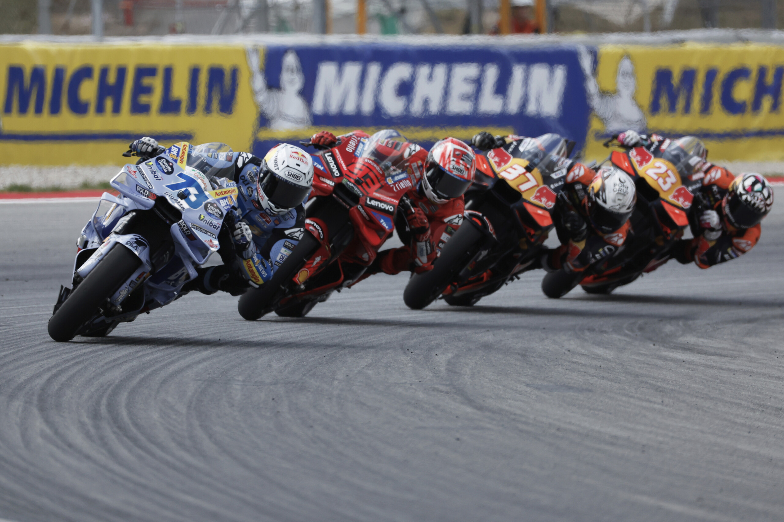 motogp alex marquez remporte la victoire en catalogne devant son frere marc bastianini troisieme scaled