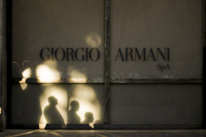 defiles du groupe armani confirmes a la fashion week de milan