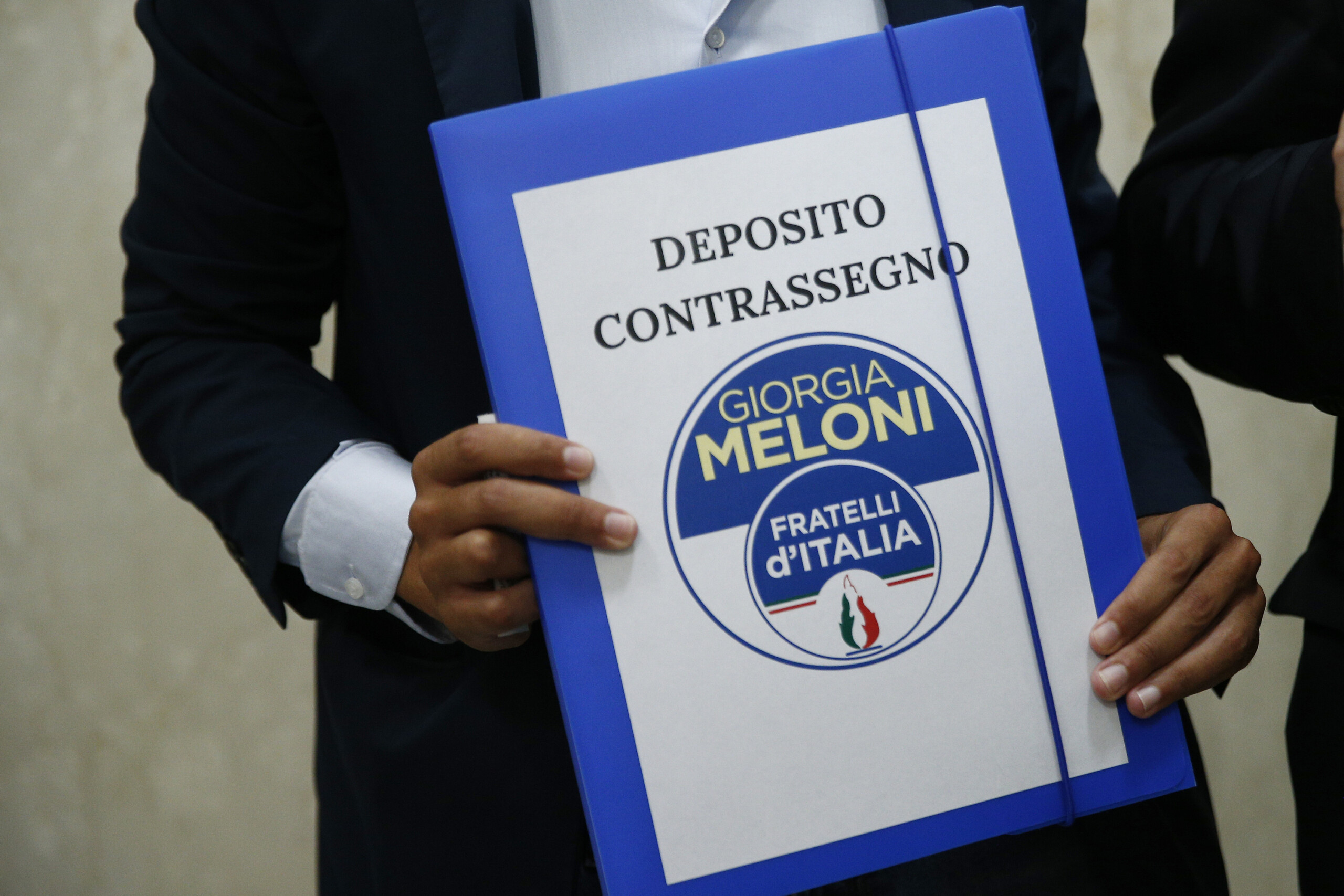 prato chantage a lencontre dun representant du parti fdi deux politiciens de centre droit enquetes pour revenge porn scaled