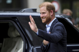 royaume uni harry a clarence house pour rencontrer le roi charles