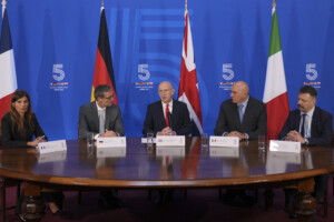 ukraine groupe de defense e5 poutine nous met une nouvelle fois a lepreuve