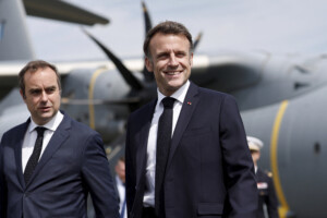 ukraine macron annonce que la france deploie trois chasseurs pour proteger la pologne