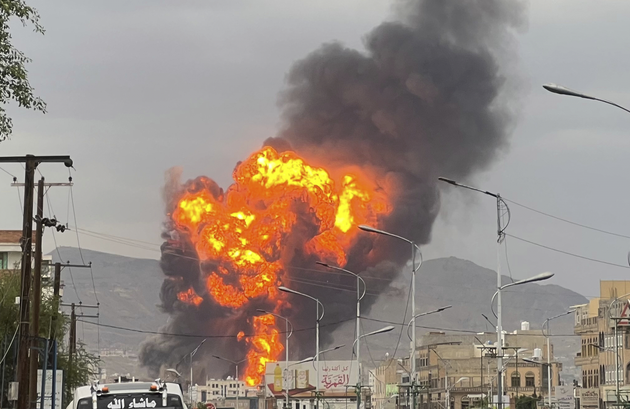 yemen houthis le bilan des raids israeliens est de 35 morts et plus de 130 blesses